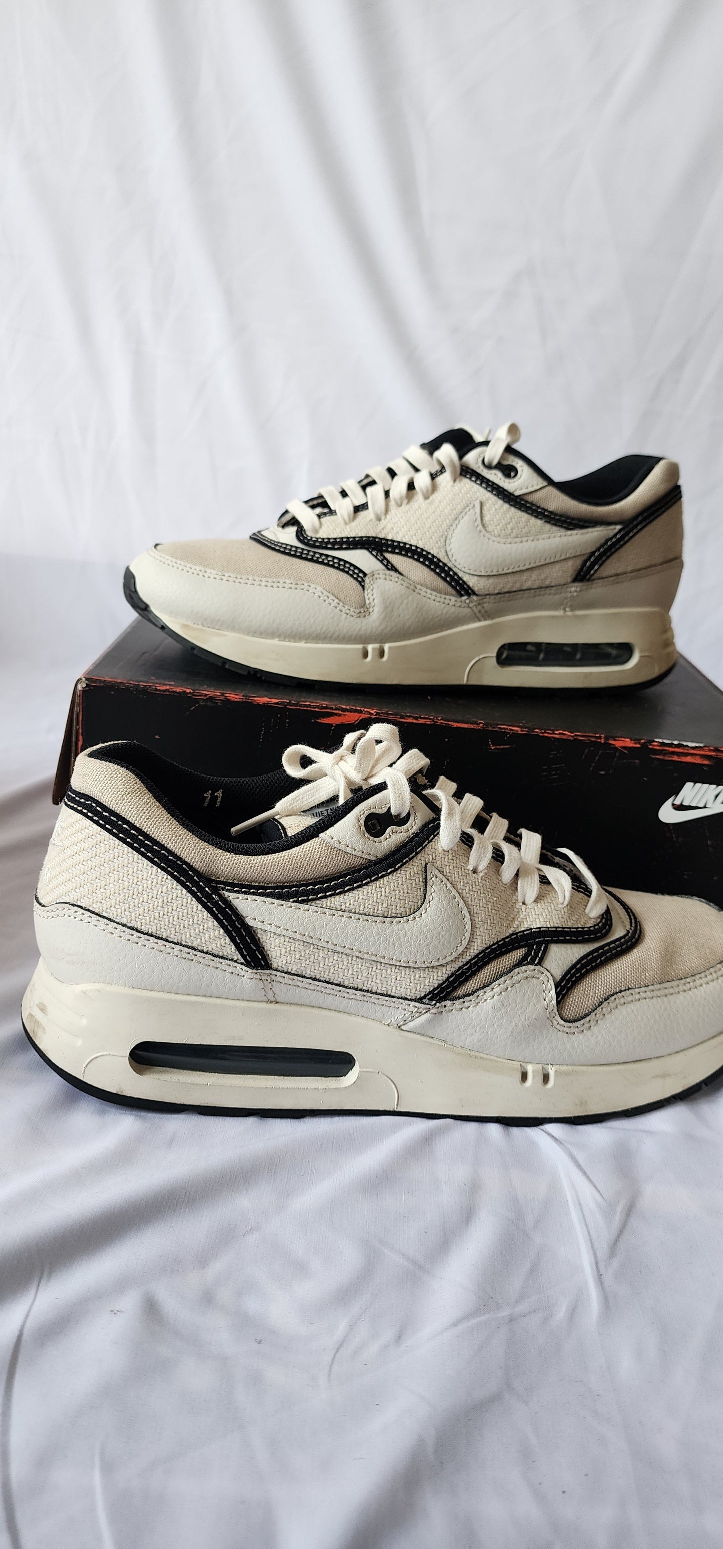 NIKE AIR MAX