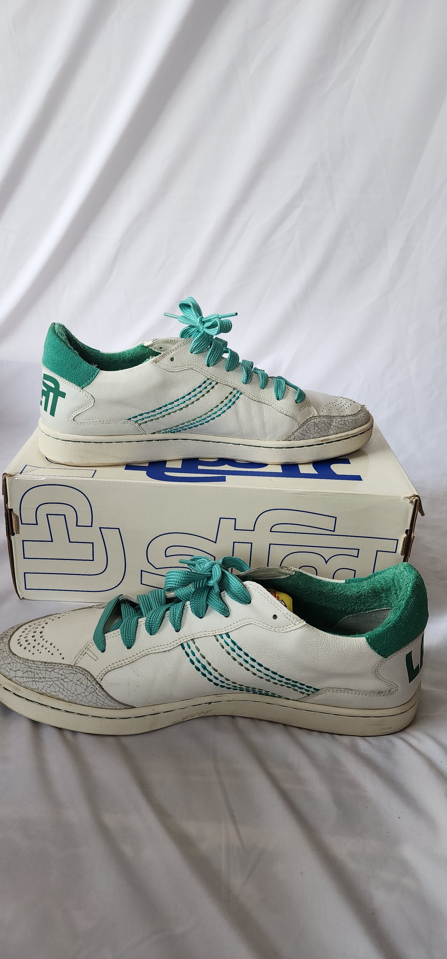 Gully Labs
Lace-Up Sneakers with leather Upper