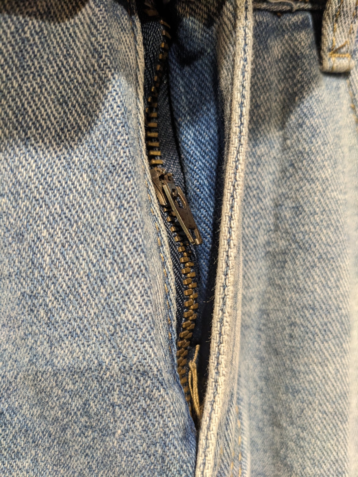 Graffiti Knee Fit Jeans High Ripped