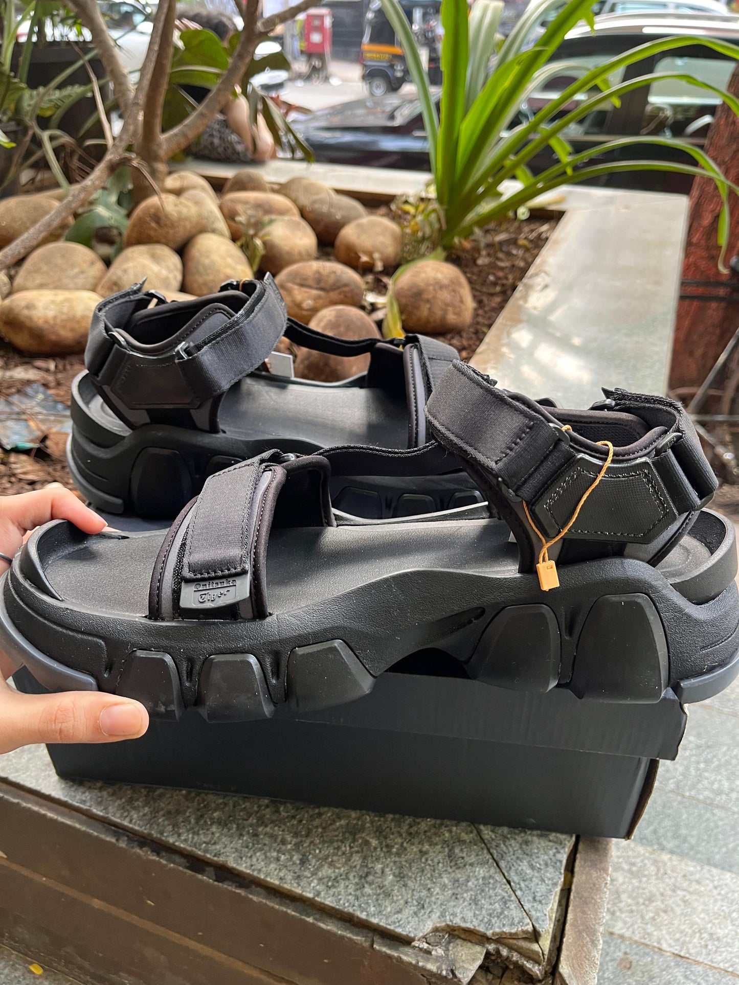 Onitsuka Tiger Black SUnisex Dentigre Floater Sandal