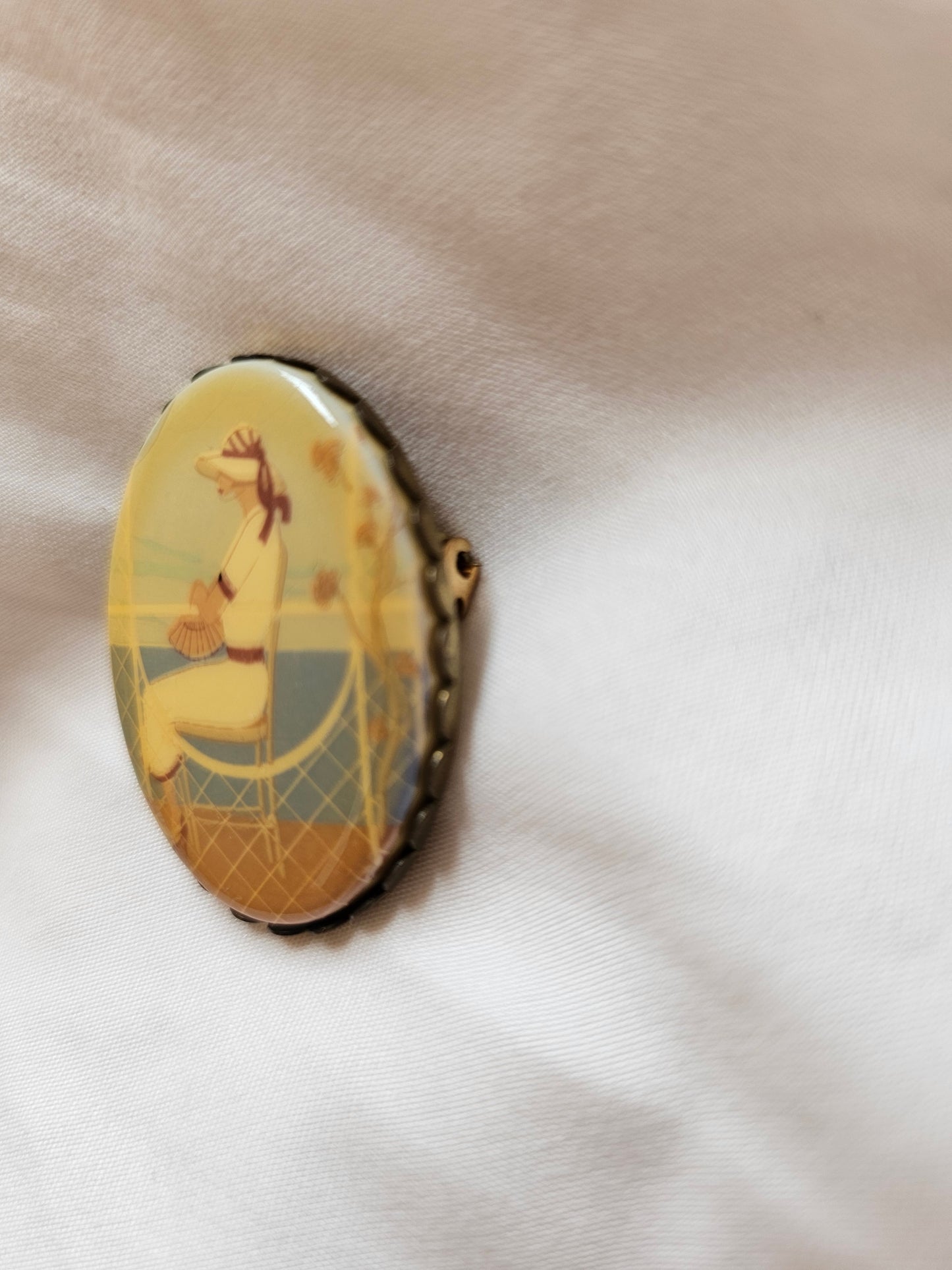 Vintage Oval Art Deco Illustration Brooch