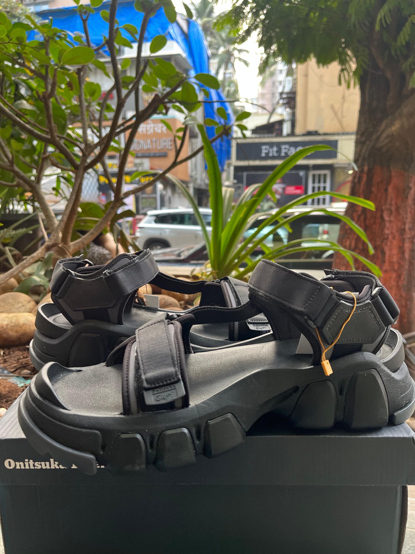 Onitsuka Tiger Black SUnisex Dentigre Floater Sandal