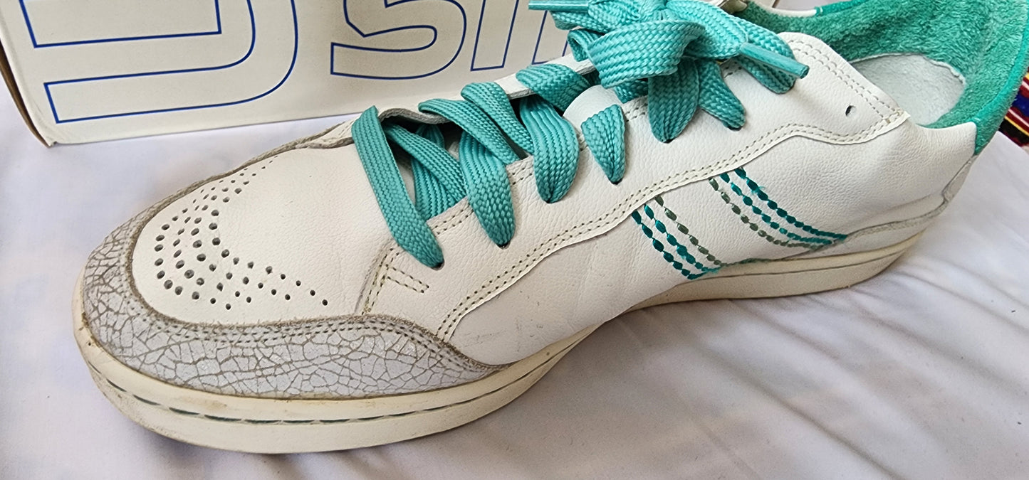 Gully Labs
Lace-Up Sneakers with leather Upper
