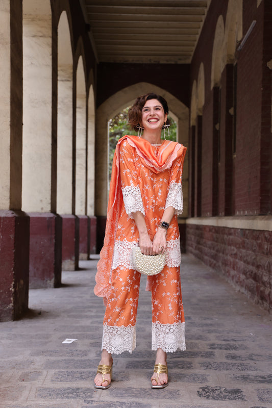 Mulmul Ornate Kurta Set (3 piece)