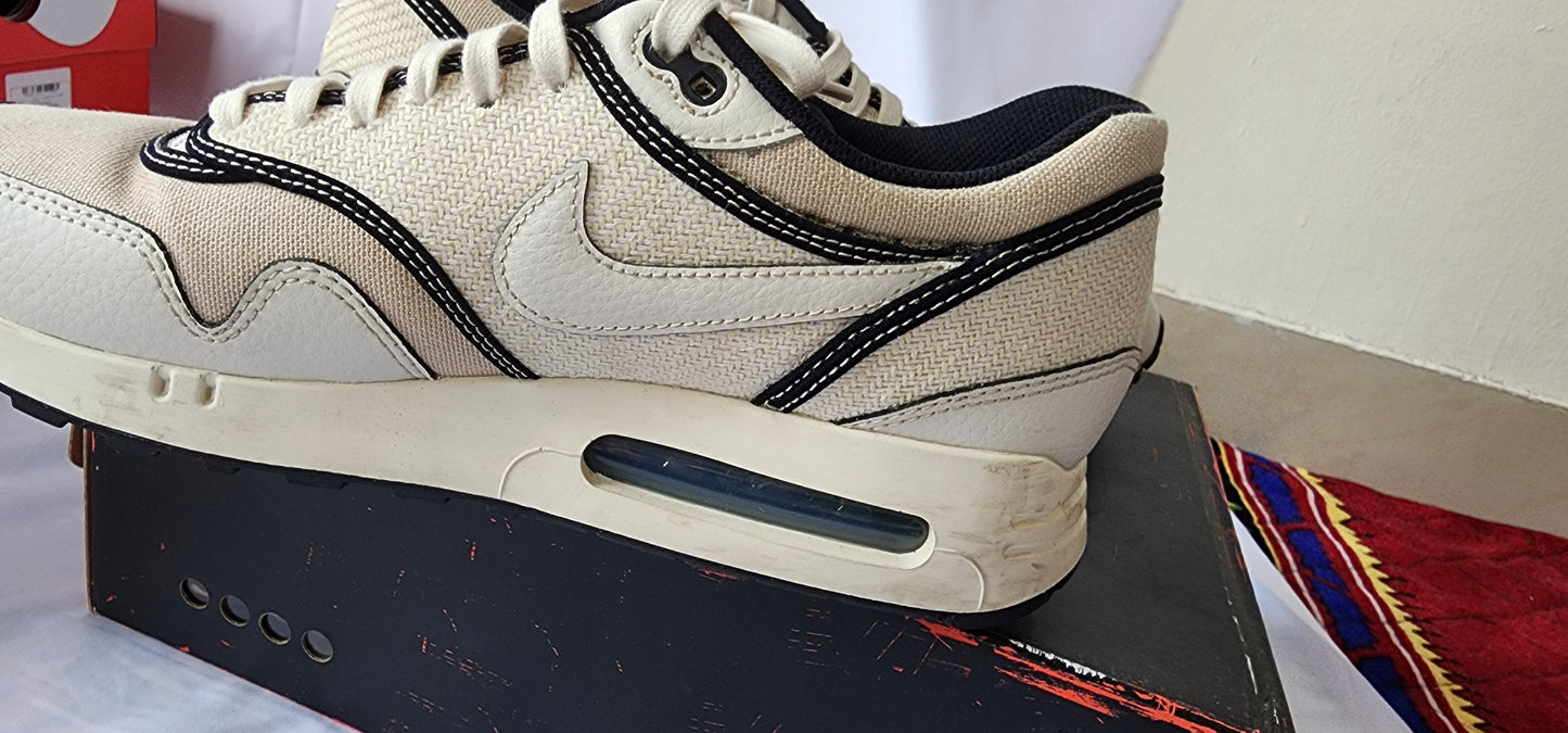 NIKE AIR MAX