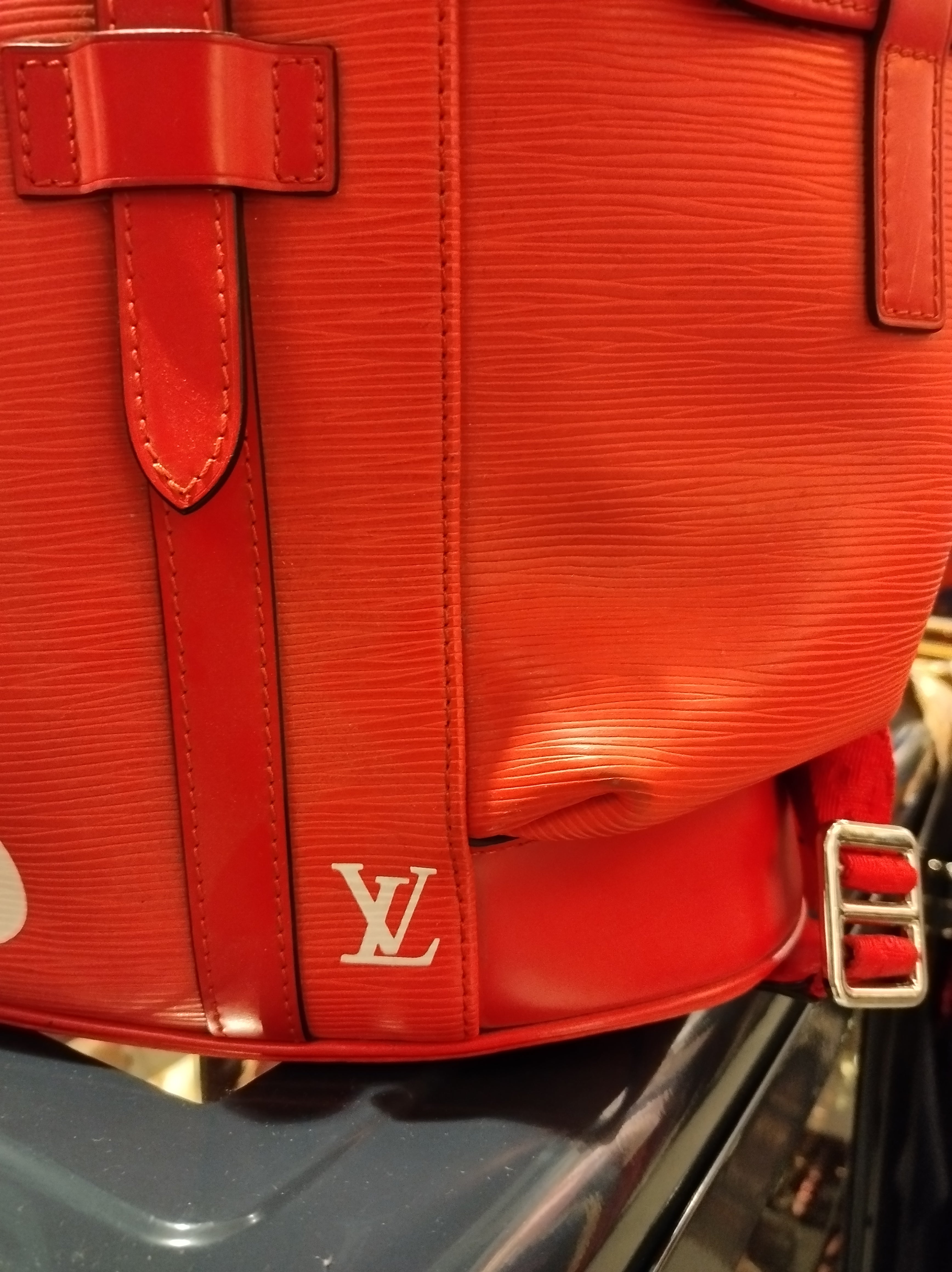 Louis vuitton x supreme christopher pm best sale