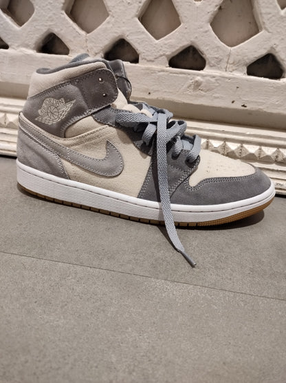 Jordan 1 Mid SE Coconut Milk