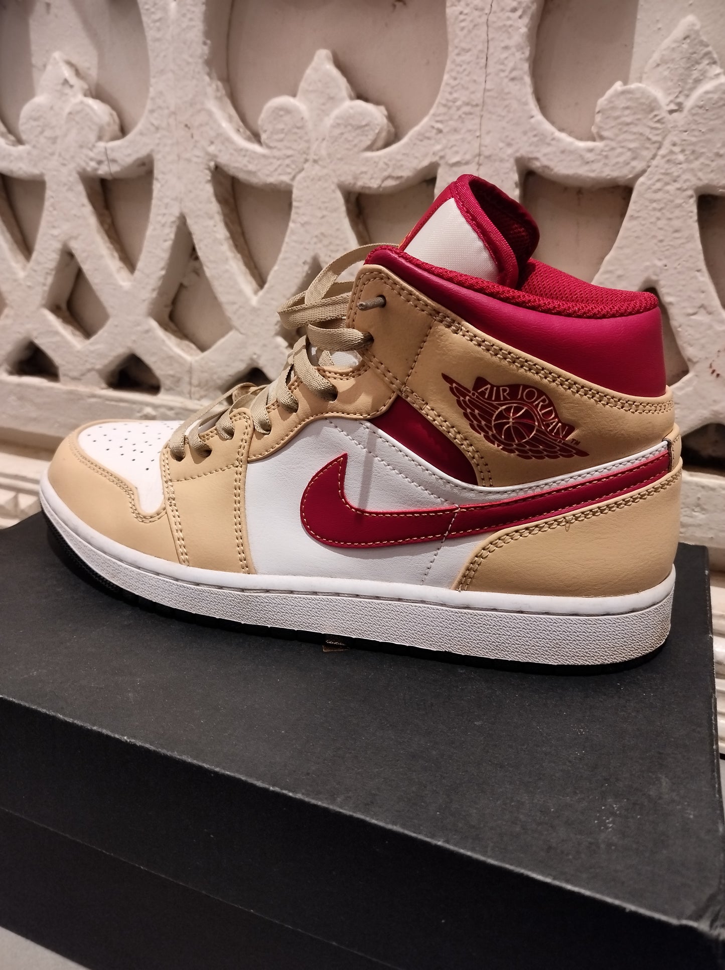 JORDAN 1 MID LIGHT CURRY CARDINAL