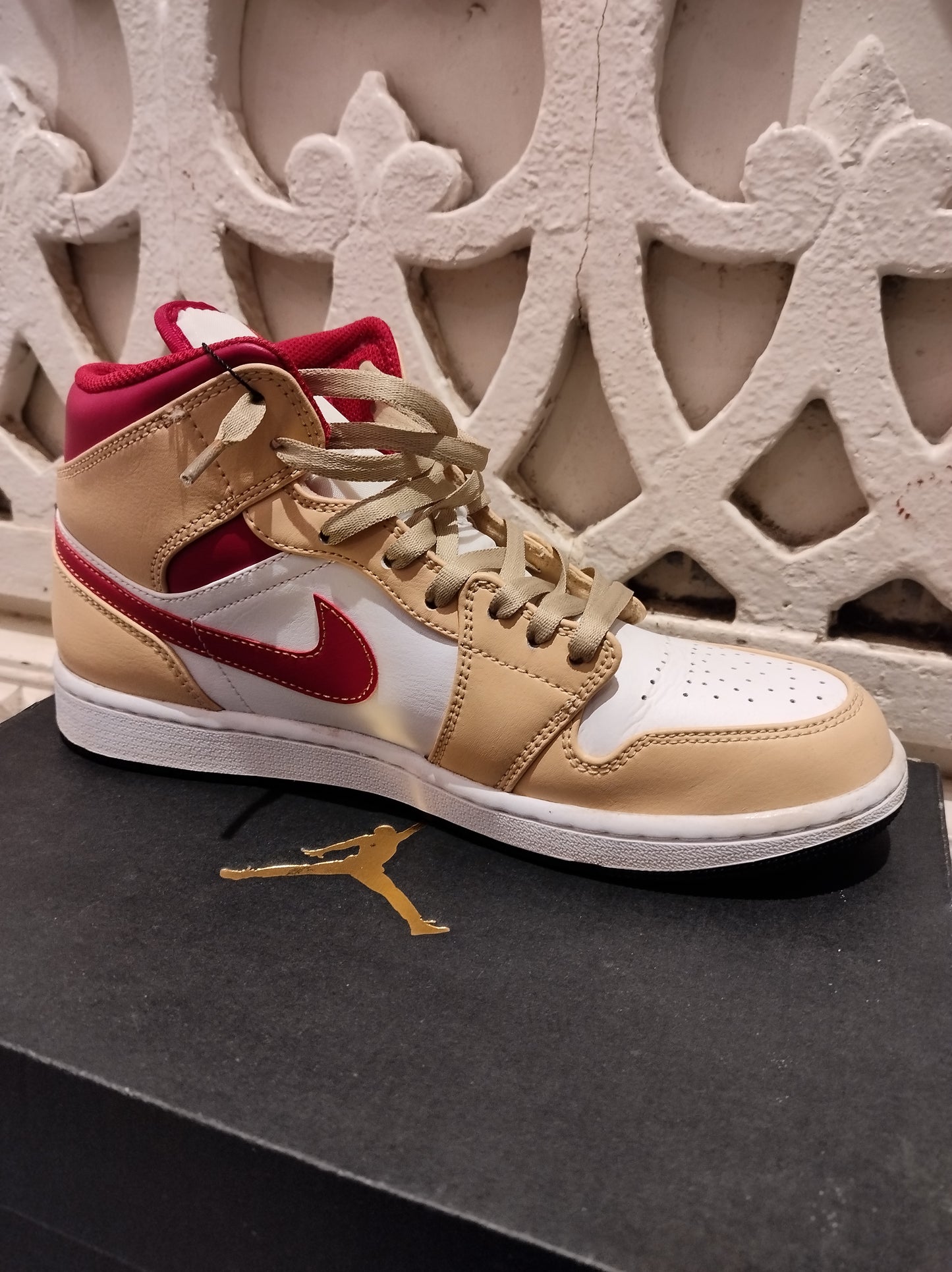 JORDAN 1 MID LIGHT CURRY CARDINAL