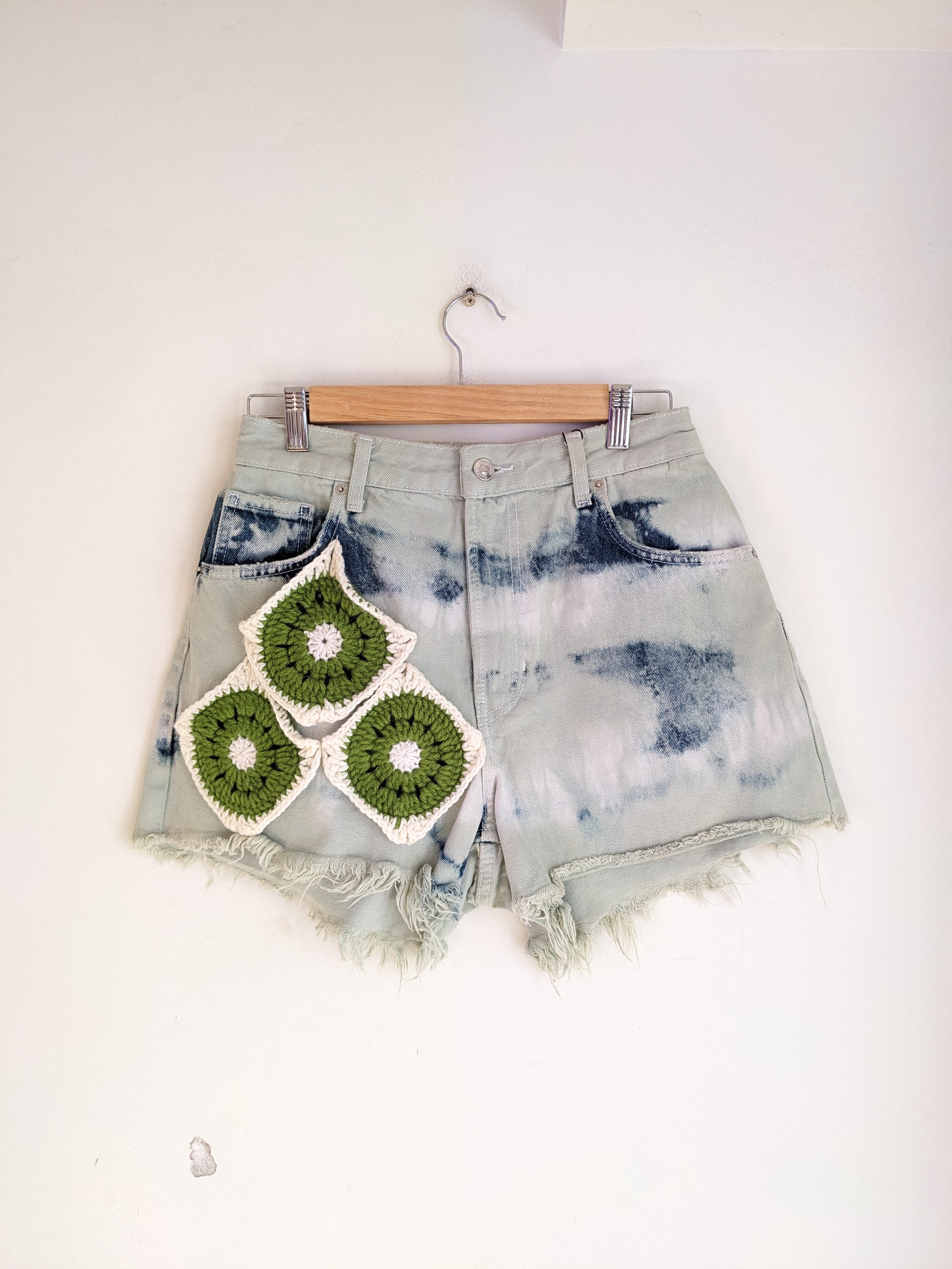 Super Cool DIY Shredded Distressed Denim Shorts - Styleoholic