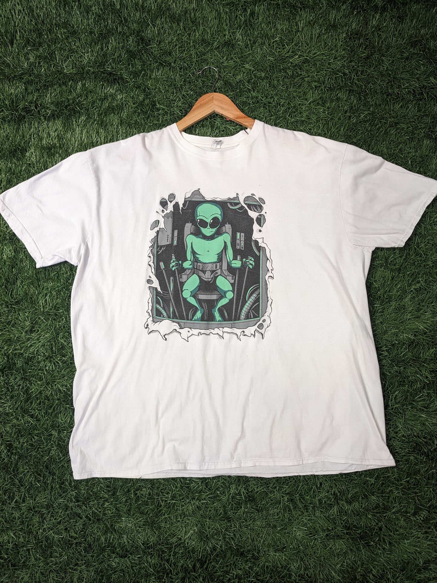 Gildan White Green Alien Graphic Tee