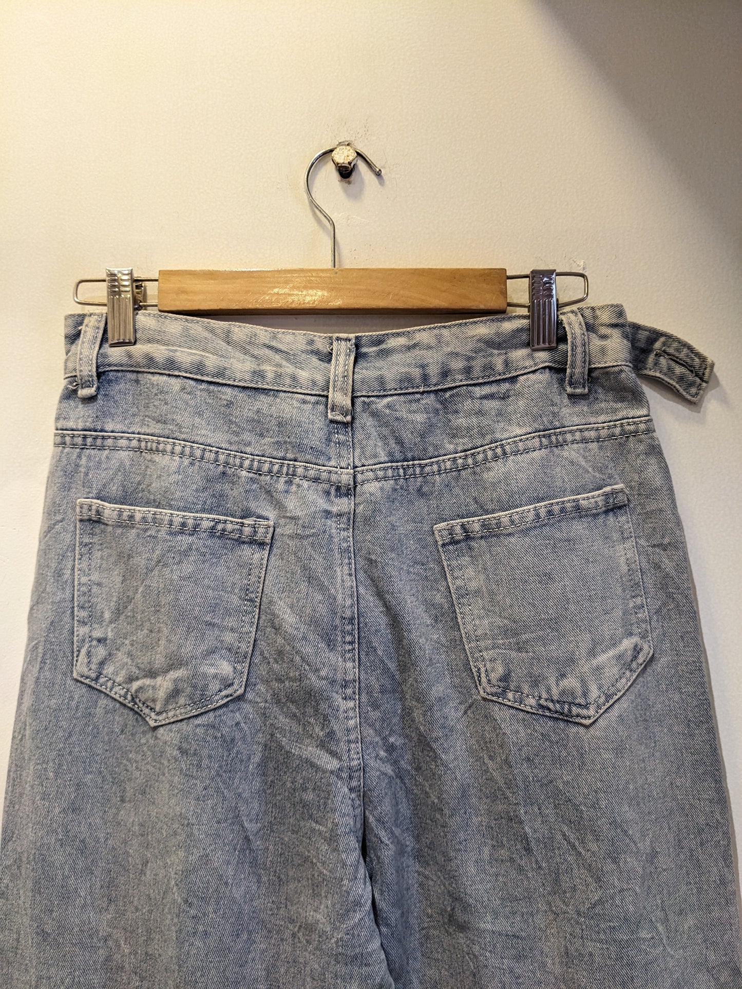 90’s Denim Light Wash Jeans With Heart Detailings