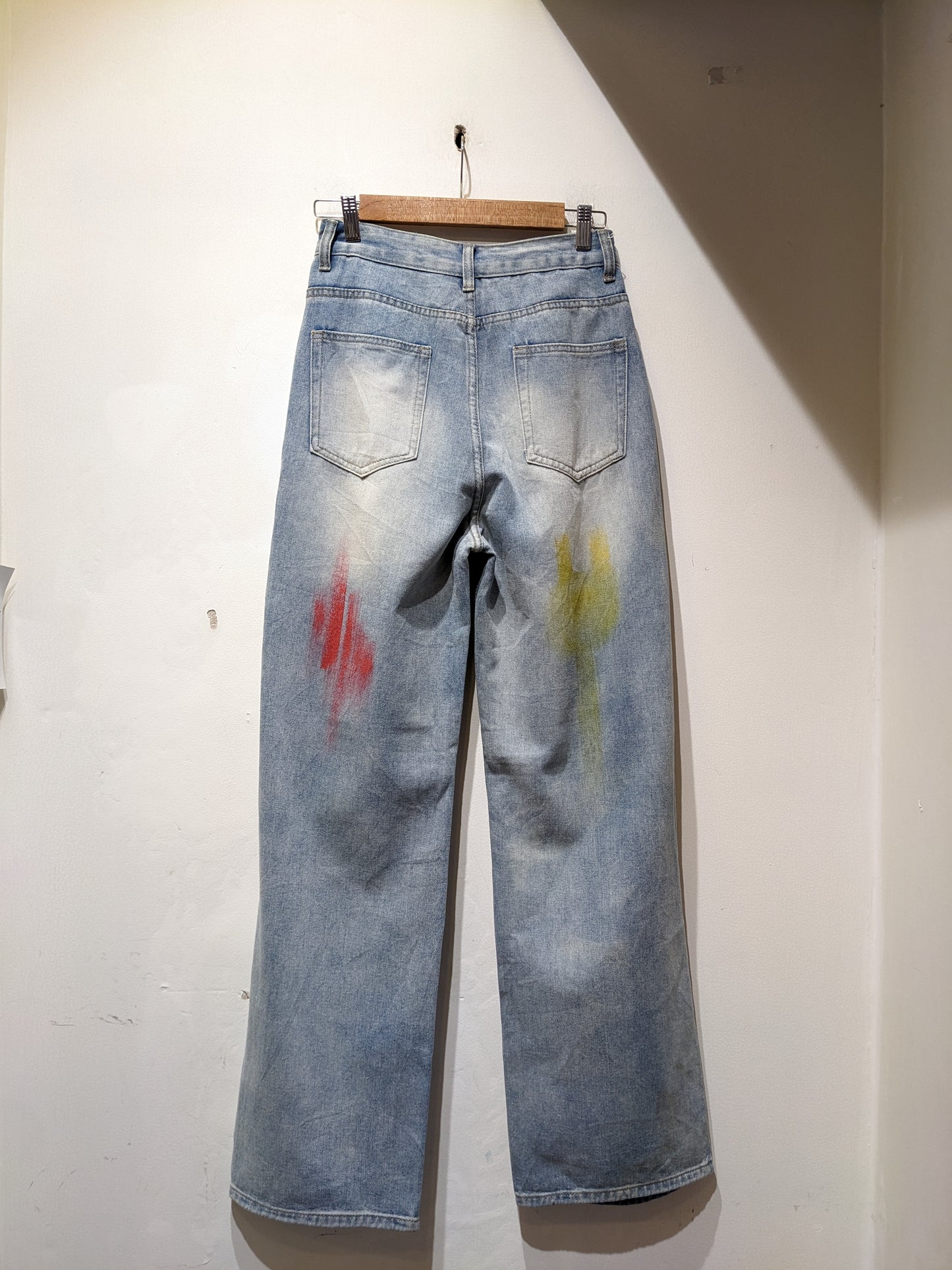 Graffiti Knee Fit Jeans High   Ripped