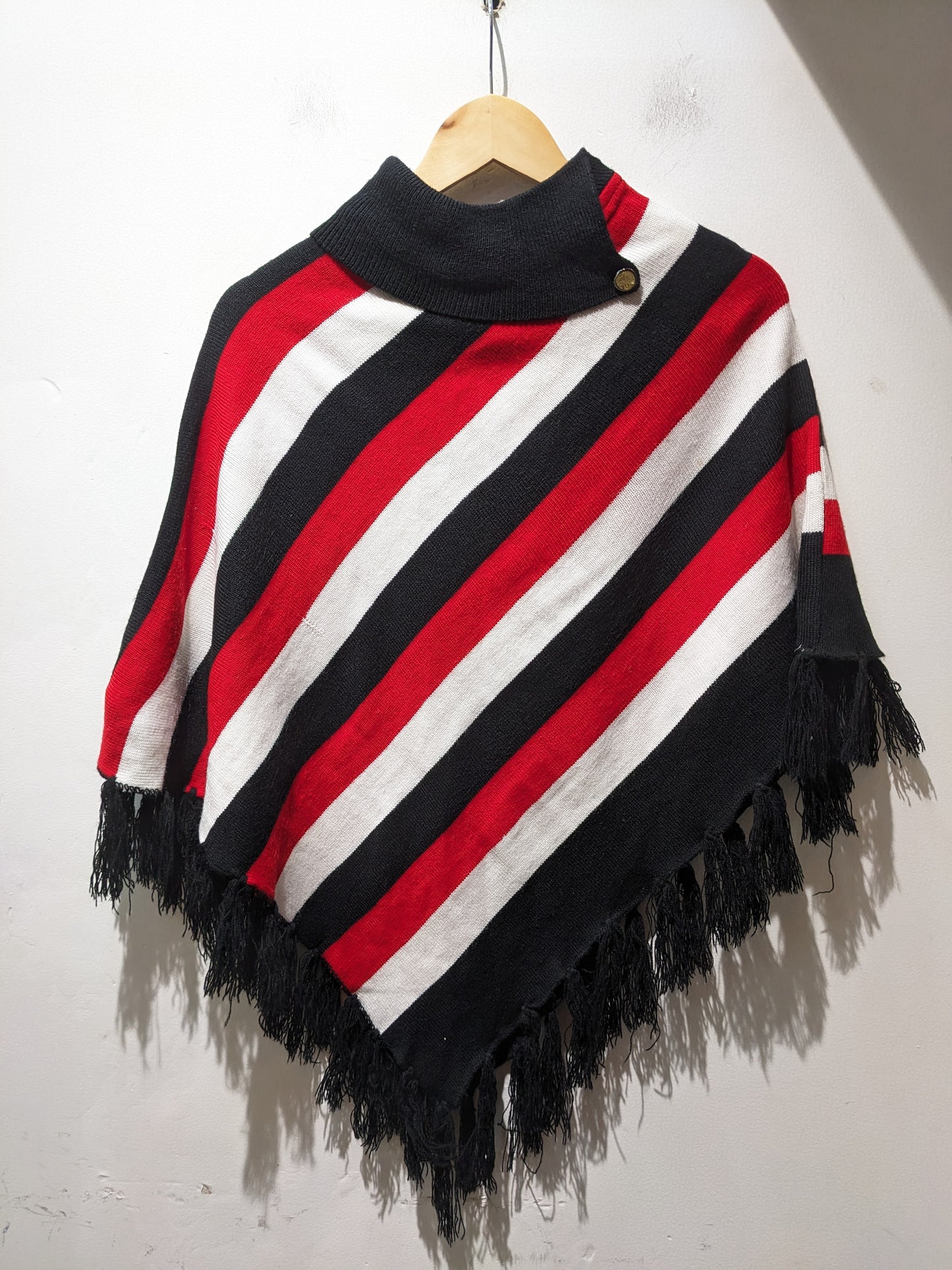 Ossell Black & Red Shrug