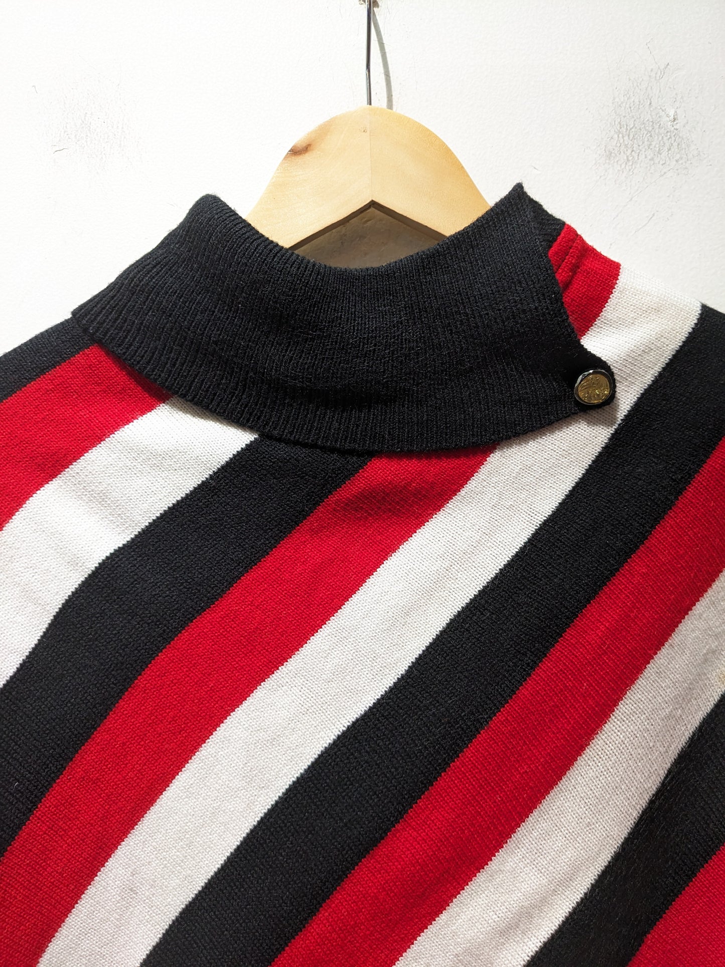 Ossell Black & Red Shrug