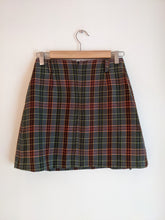 Load image into Gallery viewer, Cotton Inn Plaid Skirt
