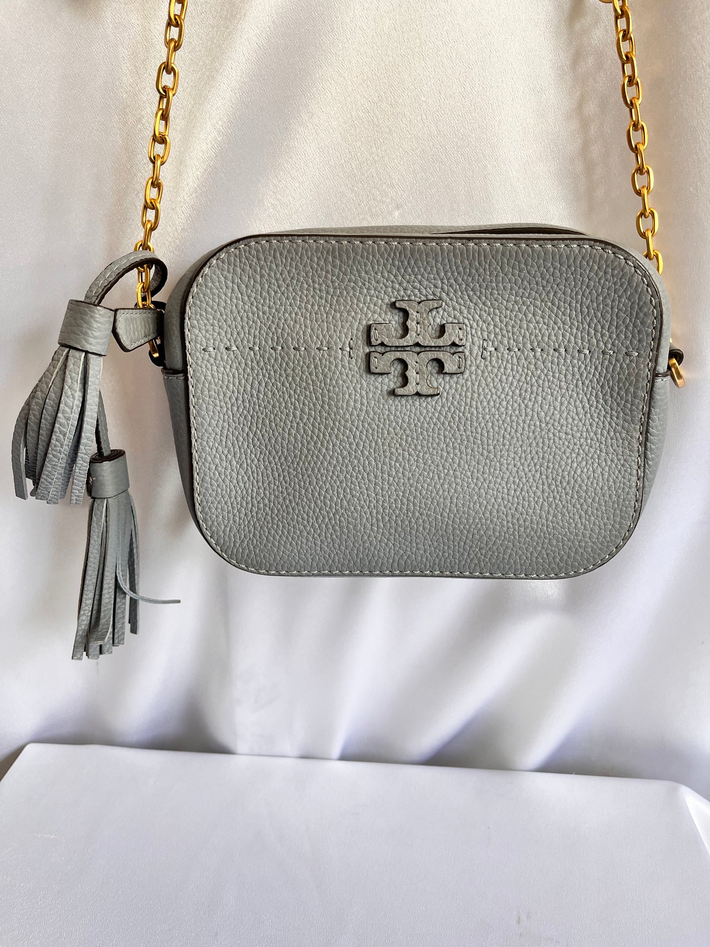 Mcgraw round crossbody hotsell tory burch