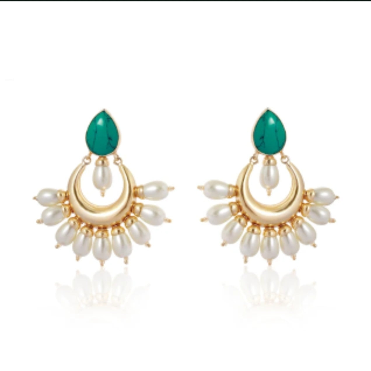 Gold/Pearl Medium Earrings