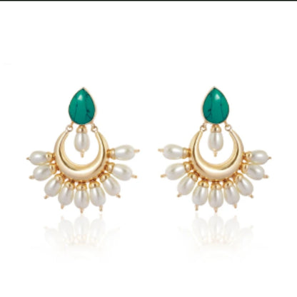 Gold/Pearl Medium Earrings