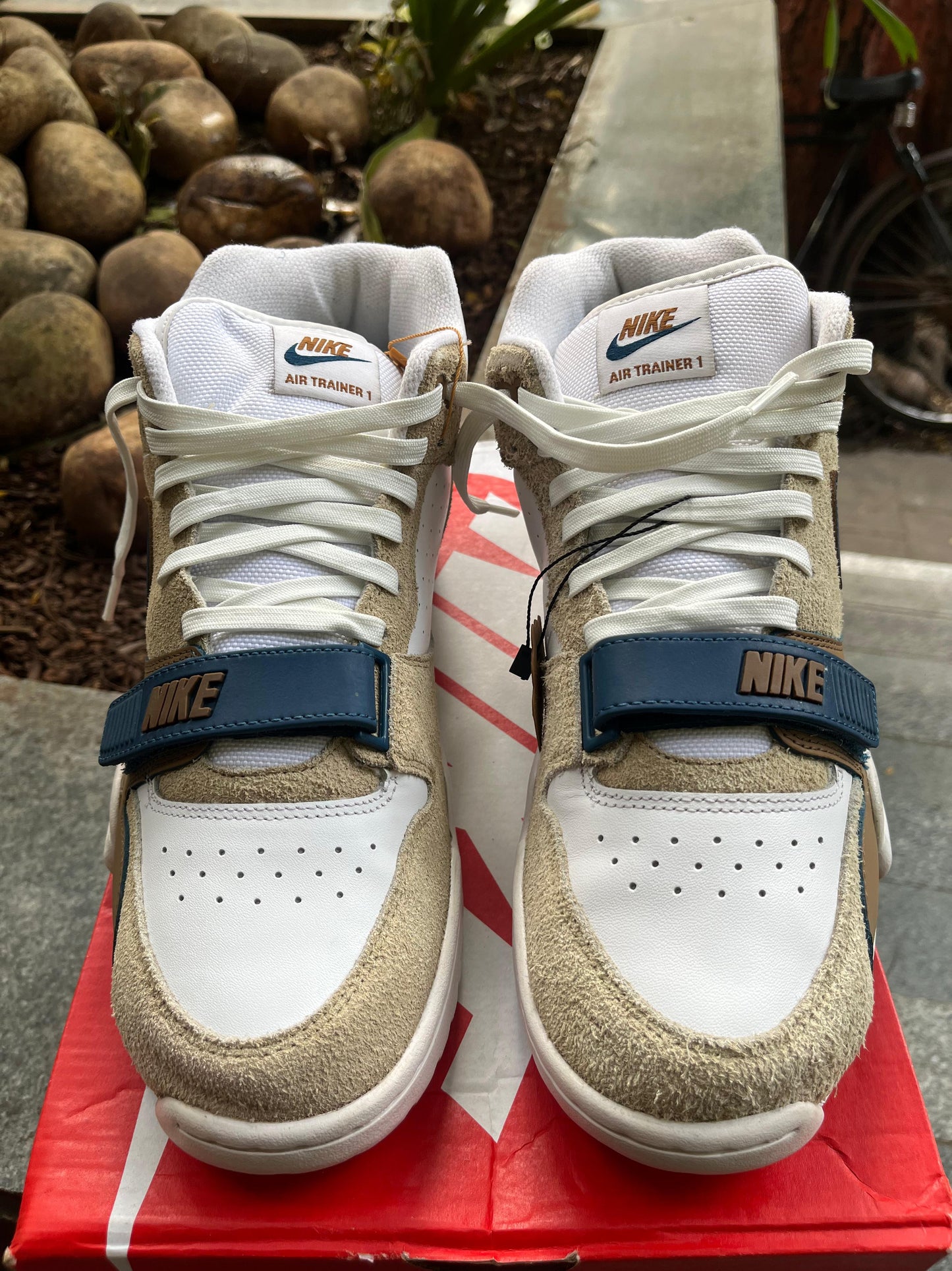 Air Trainer 1
Limestone and Valerian Blue