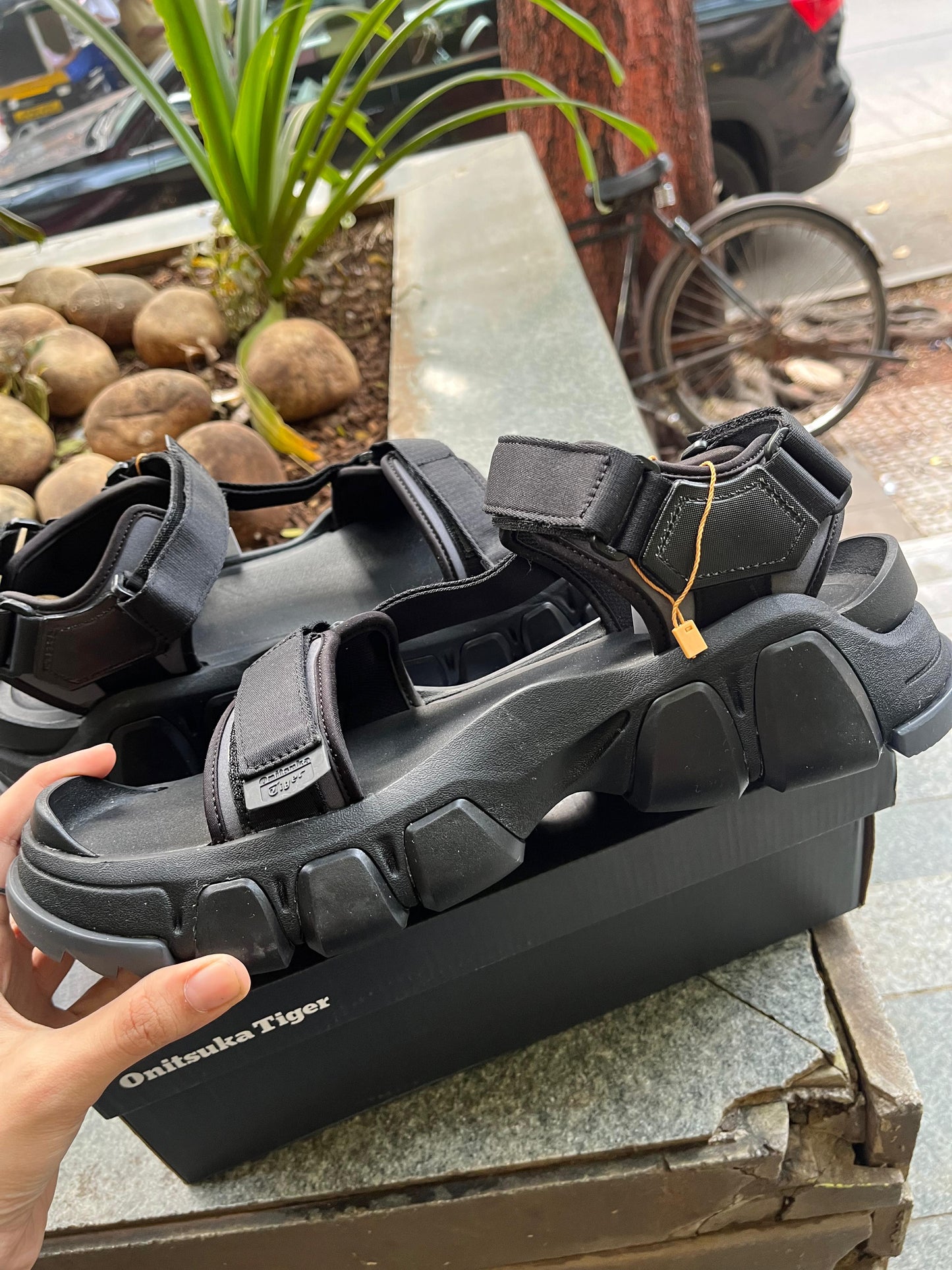 Onitsuka Tiger Black SUnisex Dentigre Floater Sandal