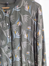 Load image into Gallery viewer, Olive Printed Jacket
