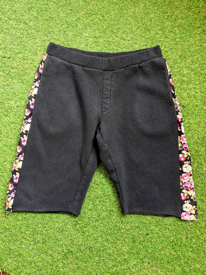 Lac Black Floral Printed Shorts