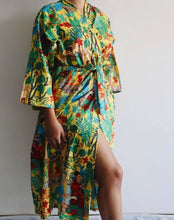 Load image into Gallery viewer, Yellow Frida Kahlo Robe
